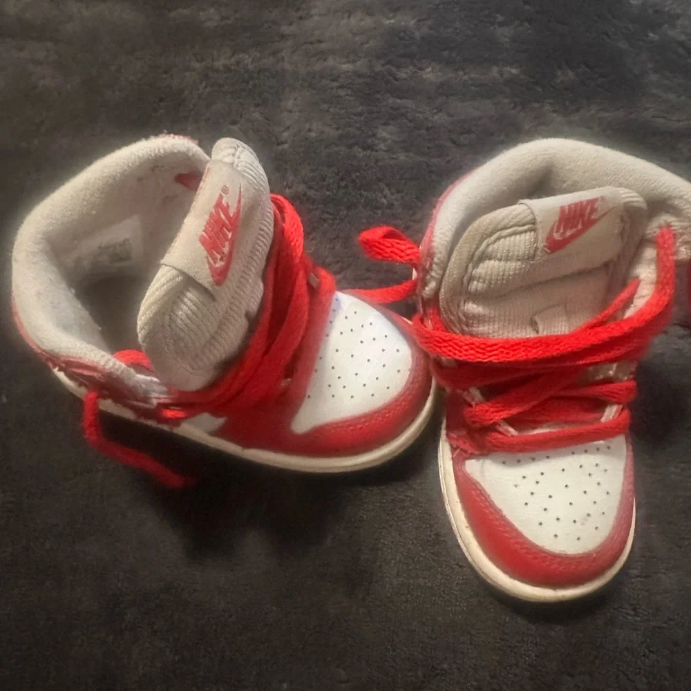 Nike Kids Red and White Sneakers‎